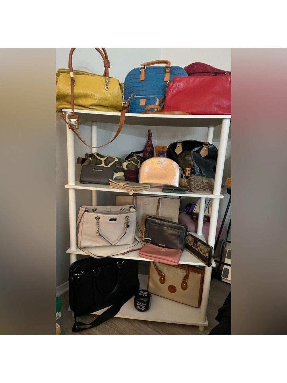UNLISTED LIVE HANDBAGS, WALLETS, AND ACCESSORIES.